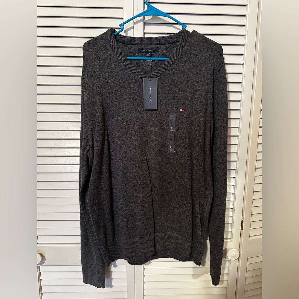 NWT Tommy Hilfiger Gray V-Neck Sweater